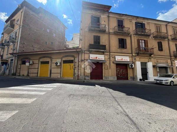 locale commerciale in affitto a Cosenza in zona Cosenza Vecchia