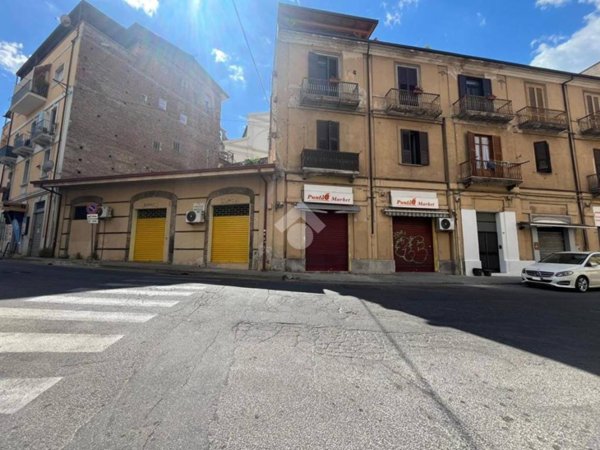 negozio in affitto a Cosenza in zona Cosenza Vecchia