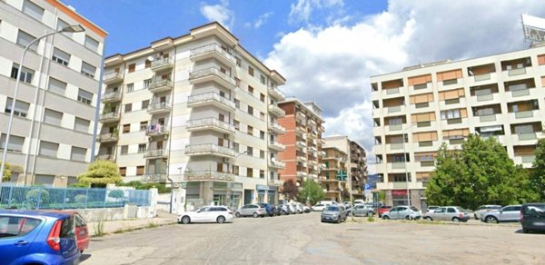 negozio in affitto a Cosenza in zona De Rada