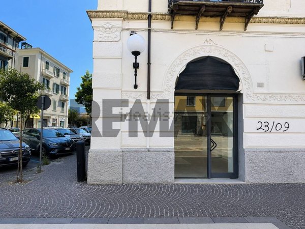 locale commerciale in affitto a Cosenza in zona Cosenza Vecchia