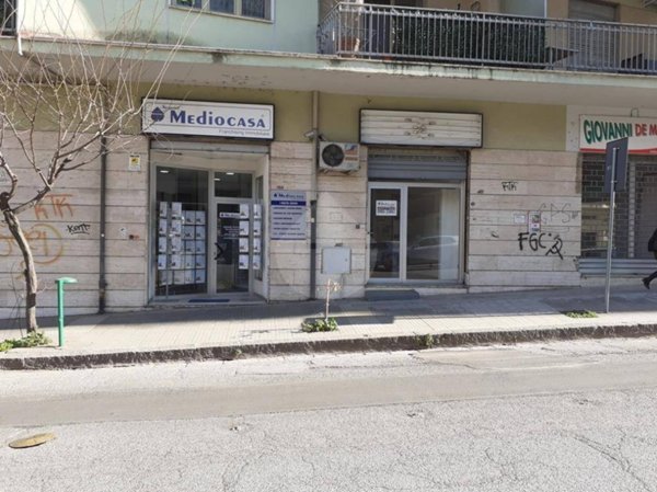 negozio in affitto a Cosenza in zona De Rada