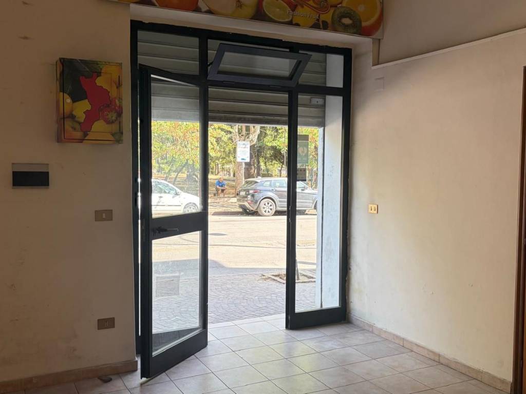 negozio in affitto a Cosenza in zona Cosenza Vecchia