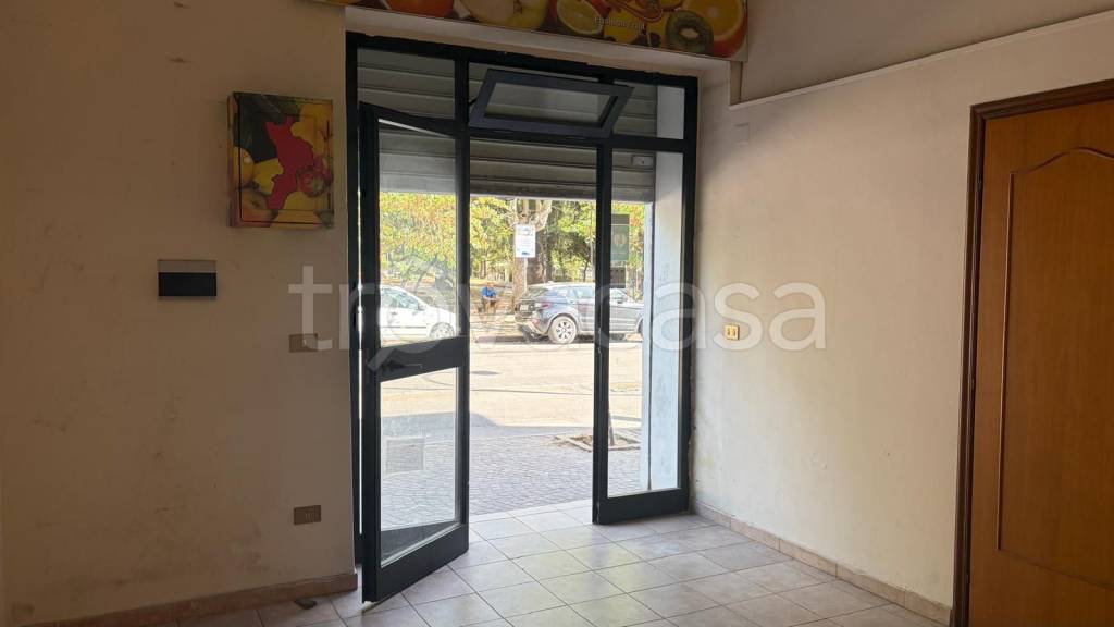 negozio in affitto a Cosenza in zona Cosenza Vecchia