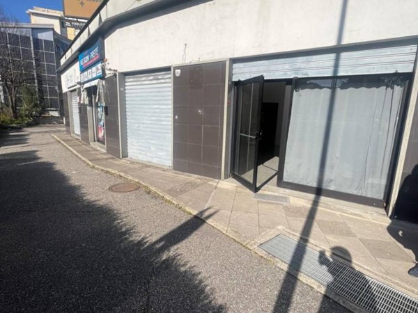 negozio in affitto a Cosenza in zona Panebianco