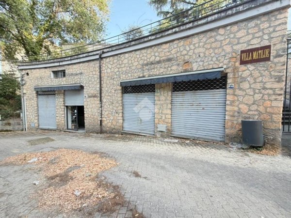 negozio in affitto a Cosenza in zona Cosenza Vecchia