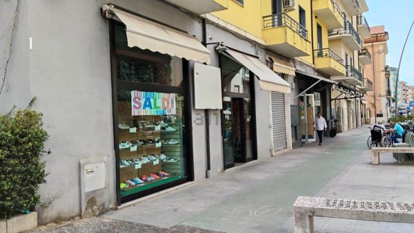 locale commerciale in affitto a Cosenza in zona Cosenza Vecchia