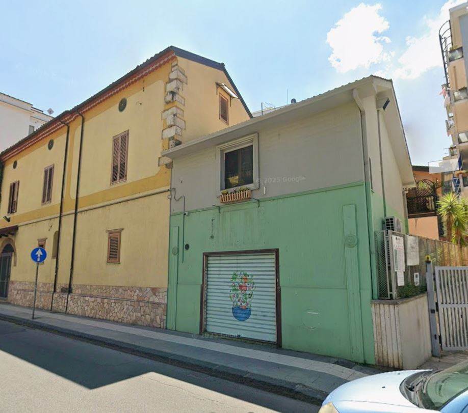 negozio in affitto a Cosenza in zona Cosenza Vecchia