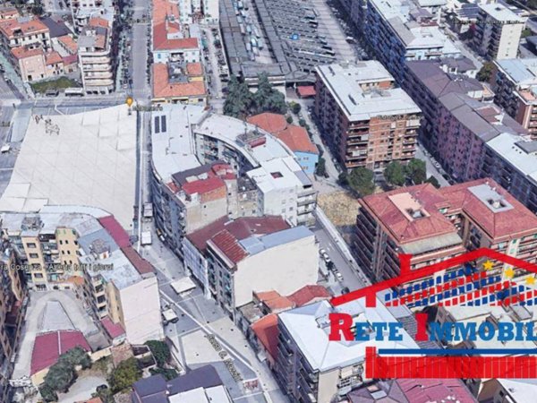 negozio in affitto a Cosenza in zona Cosenza Vecchia