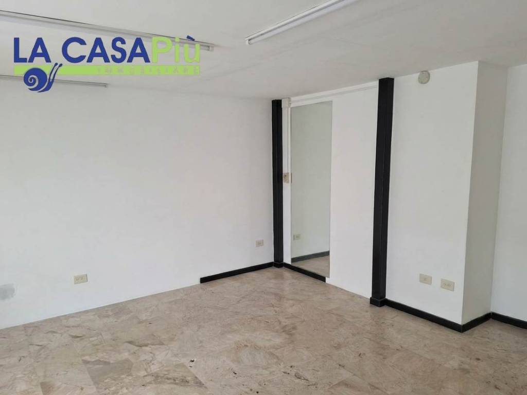 negozio in affitto a Cosenza in zona Cosenza Vecchia