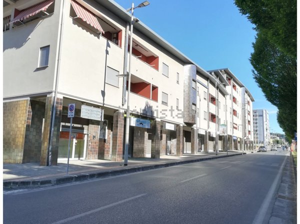 locale commerciale in affitto a Cosenza