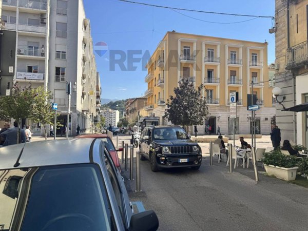 negozio in affitto a Cosenza in zona Cosenza Vecchia