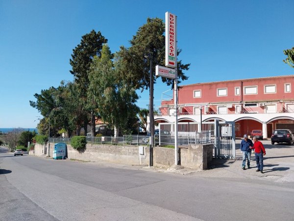 locale commerciale in affitto a Diamante