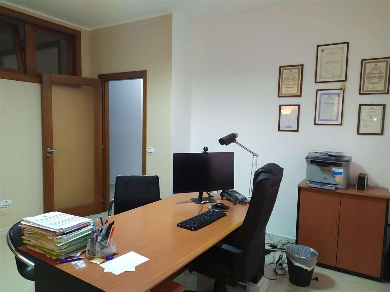 locale commerciale in affitto a Diamante