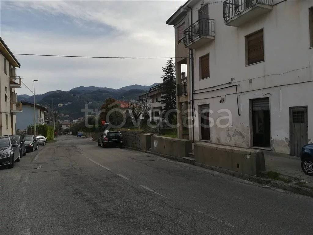 negozio in affitto a Mendicino in zona Candelisi