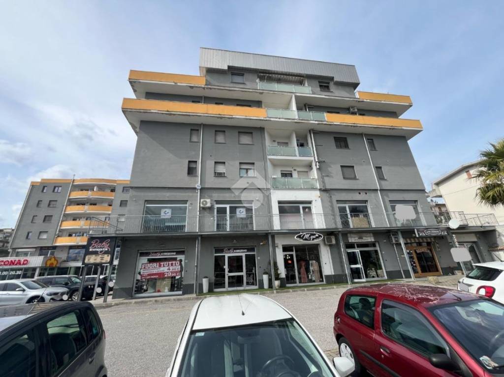 locale commerciale in affitto a Montalto Uffugo in zona Settimo