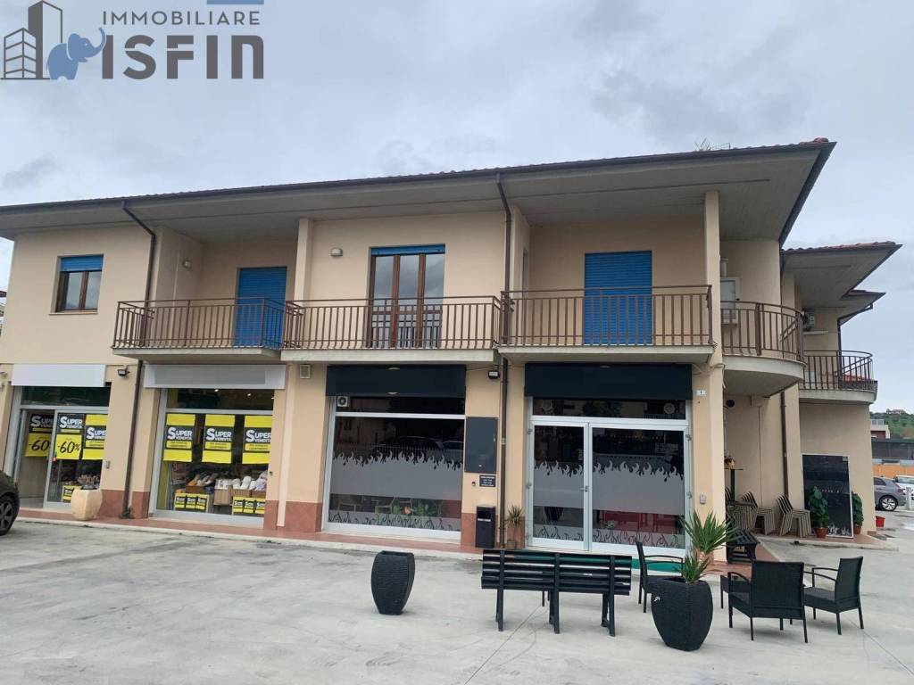 ufficio in affitto a Montalto Uffugo in zona Taverna