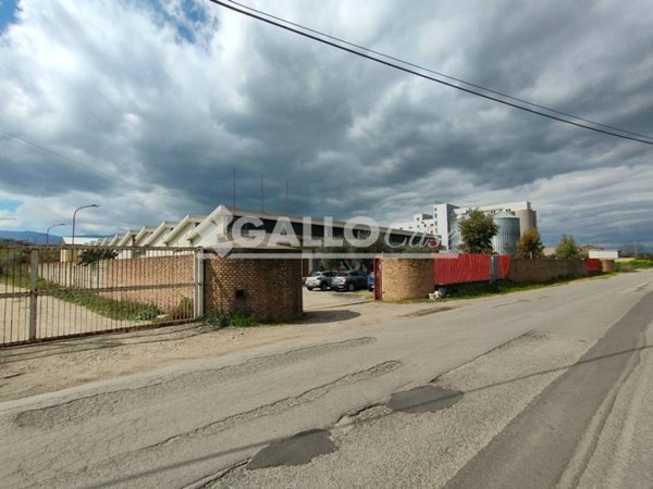 locale commerciale in affitto a Montalto Uffugo