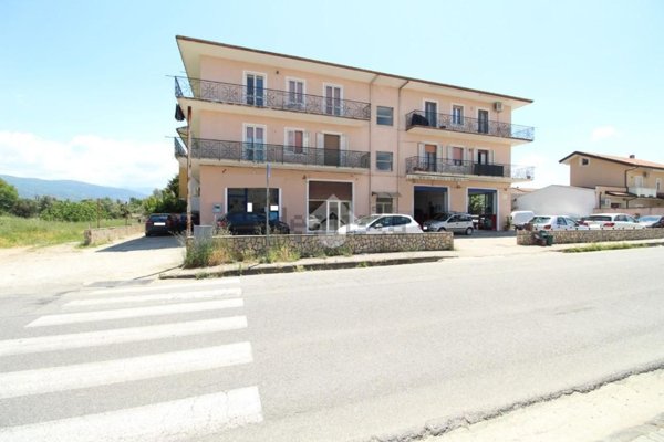 locale commerciale in affitto a Montalto Uffugo in zona Taverna
