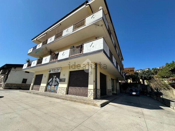 locale commerciale in affitto a Montalto Uffugo