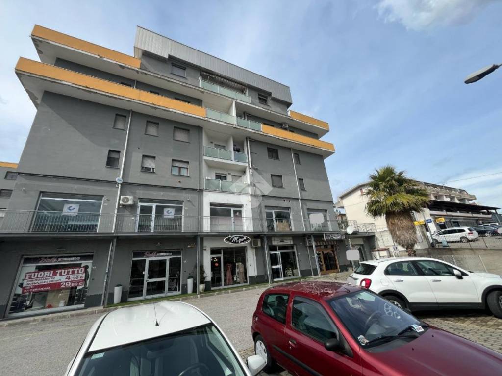 locale commerciale in affitto a Montalto Uffugo in zona Settimo