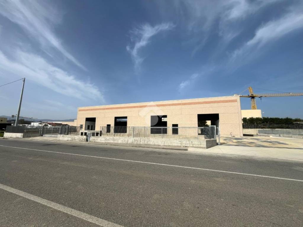 locale commerciale in affitto a Montalto Uffugo