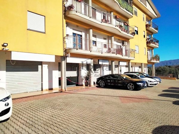 locale commerciale in affitto a Montalto Uffugo