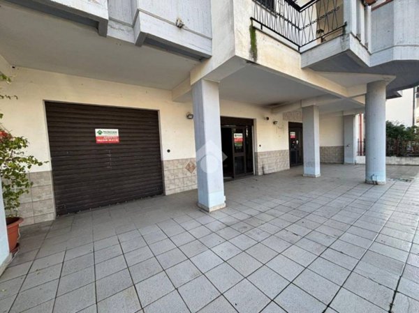 negozio in affitto a Montalto Uffugo in zona Settimo