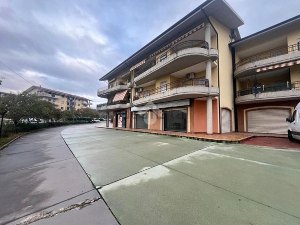 locale commerciale in affitto a Montalto Uffugo