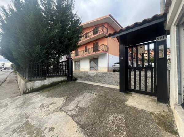 negozio in affitto a Montalto Uffugo