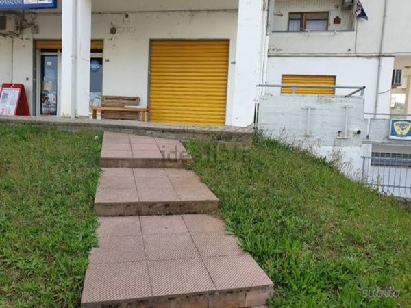 locale commerciale in affitto a Montalto Uffugo
