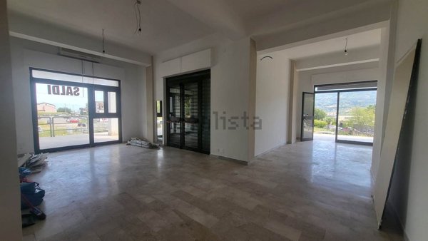 locale commerciale in affitto a Montalto Uffugo
