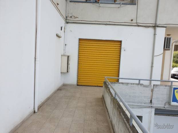 negozio in affitto a Montalto Uffugo