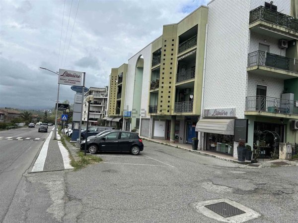 negozio in affitto a Montalto Uffugo in zona Settimo