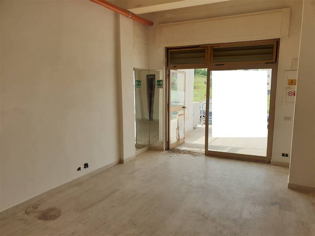 locale commerciale in affitto a Montalto Uffugo