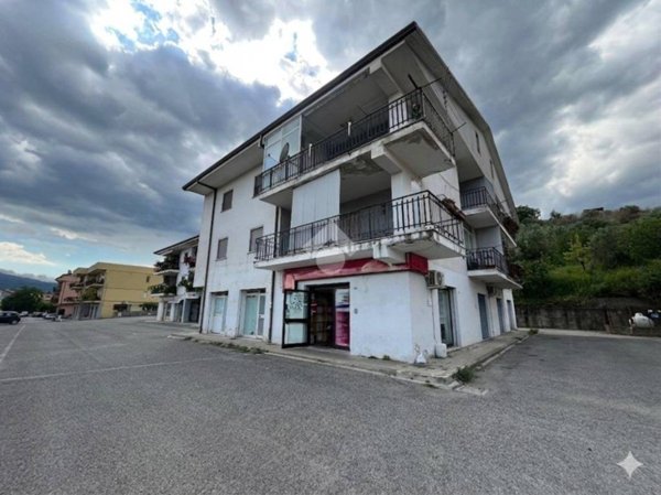 negozio in affitto a Montalto Uffugo in zona Settimo