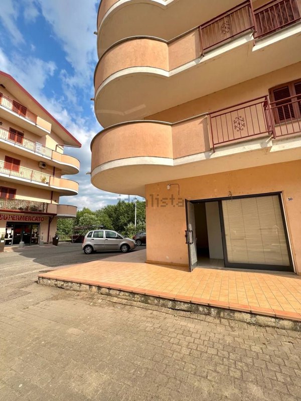 locale commerciale in affitto a Montalto Uffugo