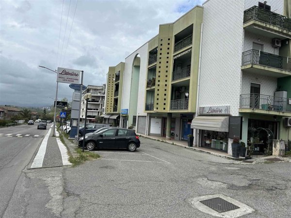 locale commerciale in affitto a Montalto Uffugo in zona Settimo