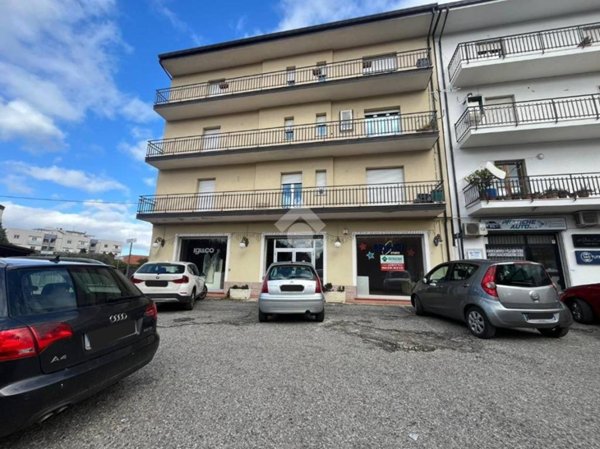 locale commerciale in affitto a Montalto Uffugo in zona Taverna