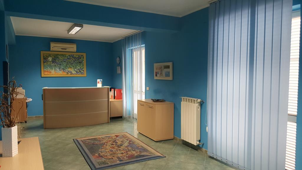 ufficio in affitto a Paola