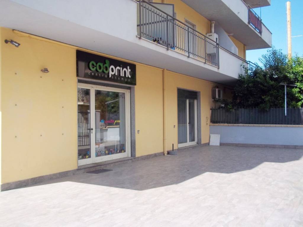 negozio in affitto a Rende in zona Quattromiglia