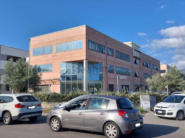 ufficio in affitto a Rende in zona Quattromiglia