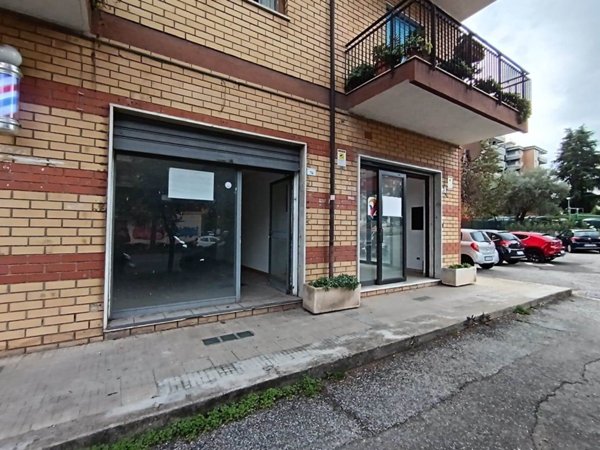 negozio in affitto a Rende