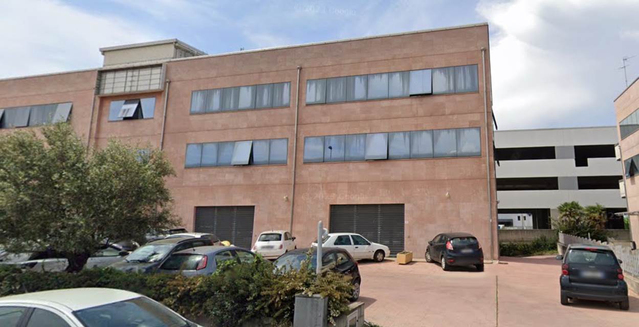 negozio in affitto a Rende in zona Quattromiglia