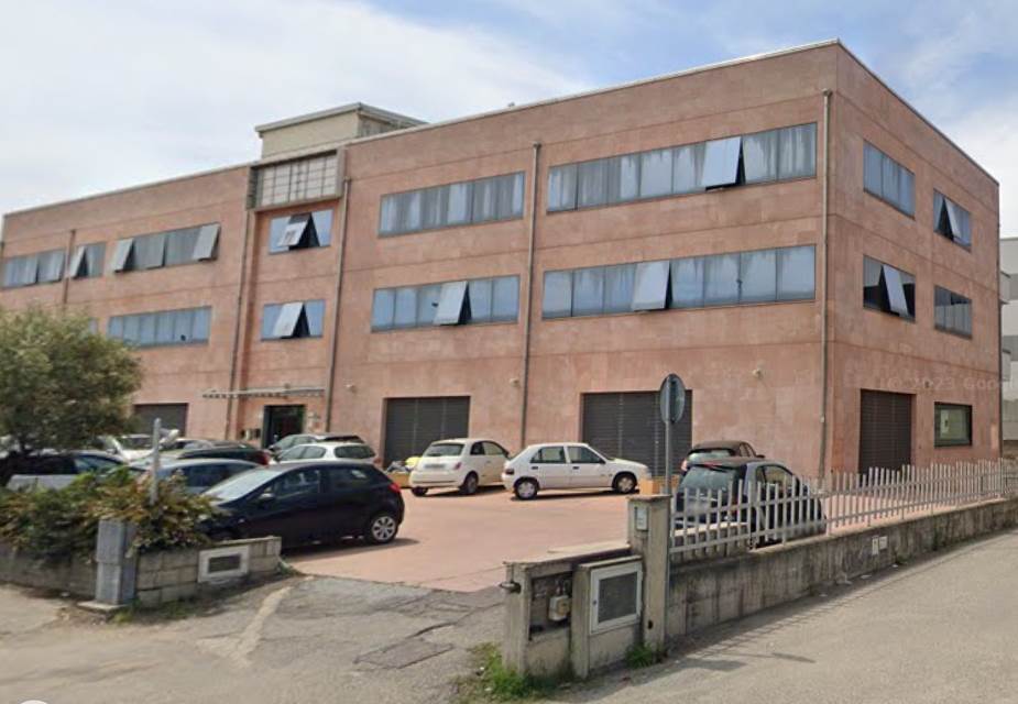 negozio in affitto a Rende in zona Quattromiglia