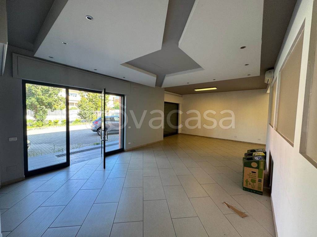 negozio in affitto a Rende