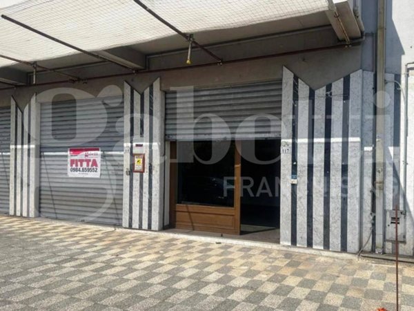 negozio in affitto a Rende in zona Quattromiglia