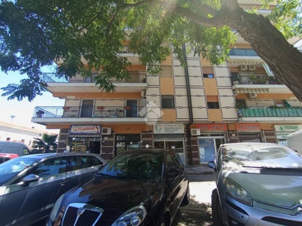 negozio in affitto a Rende in zona Quattromiglia