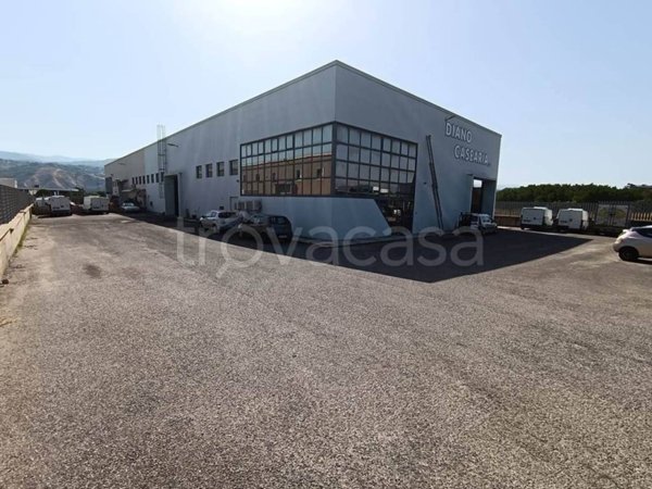 locale commerciale in affitto a Rende in zona Quattromiglia