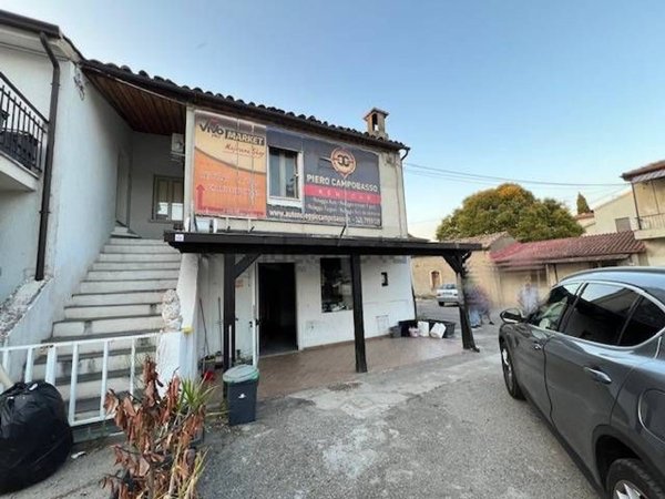 locale commerciale in affitto a Rende in zona Quattromiglia