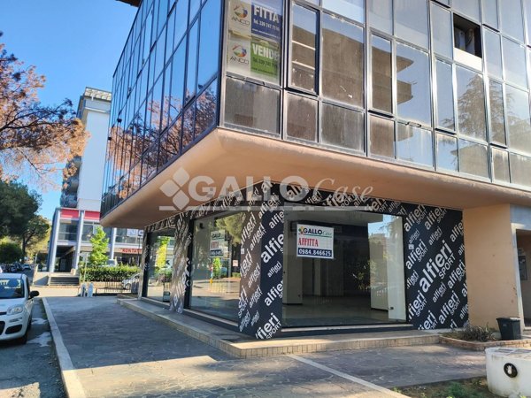 negozio in affitto a Rende